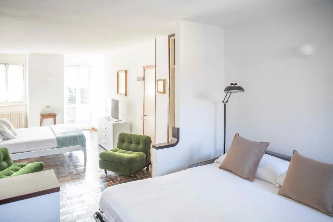 The Postcard By Design Studio Varenna Itálie